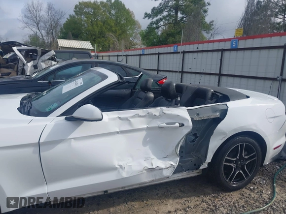 2022 Ford Mustang EcoBoost z VIN 1FATP8UHXN5124073, wystawiony jako IAAI lot #41844813 z przebiegiem 63 425 mil mil oraz . Historia ofert i sprzedaży dostępna na DreamBid. Obrazek 6.