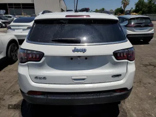 2023 Jeep Compass Latitude z VIN 3C4NJDBN3PT553371, wystawiony jako Copart lot #61468985 z przebiegiem 46 965 mil mil oraz Czysty tytuł • Clean title. Historia ofert i sprzedaży dostępna na DreamBid. Obrazek 6.