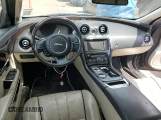 2015 Jaguar XJ with VIN SAJWA2GZXF8V88962, listed as a Copart auction lot 53919035 with 129,987 mi miles and Salvage Title. Bid and sale history available at carsss.com. Image 8.