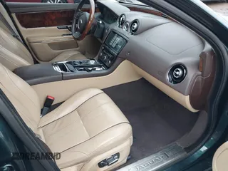 2015 Jaguar XJ Portfolio z VIN SAJWJ2GD7F8V84372, wystawiony jako IAAI lot #41489177 z przebiegiem 78 891 mil mil oraz . Historia ofert i sprzedaży dostępna na DreamBid. Obrazek 5.