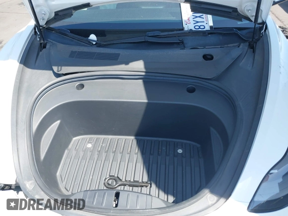 2021 Tesla Model 3 Standard Range Plus z VIN 5YJ3E1EA8MF100456, wystawiony jako IAAI lot #42100840 z przebiegiem 64 389 mil mil oraz . Historia ofert i sprzedaży dostępna na DreamBid. Obrazek 10.