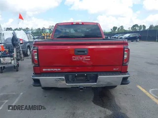 2018 GMC Sierra 1500 SLT z VIN 3GTU2NEC8JG600189, wystawiony jako IAAI lot #42241579 z przebiegiem 174 506 mil mil oraz . Historia ofert i sprzedaży dostępna na DreamBid. Obrazek 17.