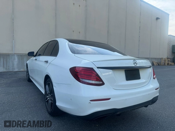 2019 Mercedes-Benz E 300 z VIN WDDZF4KB0KA608079, wystawiony jako Copart lot #59808375 z przebiegiem 60 639 mil mil oraz Czysty tytuł • Clean title. Historia ofert i sprzedaży dostępna na DreamBid. Obrazek 3.