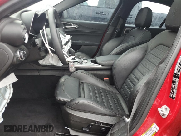 2022 Alfa Romeo Giulia Veloce z VIN ZARFANBN8N7665049, wystawiony jako Copart lot #73681754 z przebiegiem 33 500 mil mil oraz Nie do naprawy • Non repairable. Historia ofert i sprzedaży dostępna na DreamBid. Obrazek 7.