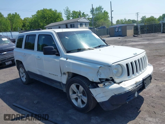 2014 Jeep Patriot Latitude z VIN 1C4NJRFB4ED664561, wystawiony jako IAAI lot #42422724 z przebiegiem 130 506 mil mil oraz . Historia ofert i sprzedaży dostępna na DreamBid. Obrazek 1.