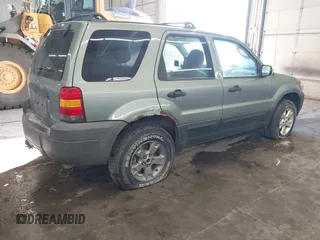 2005 Ford Escape XLT with VIN 1FMYU93165KA74210, listed as a IAAI auction lot 41388896 with 209,807 mi miles. Bid and sale history available at carsss.com. Image 4.