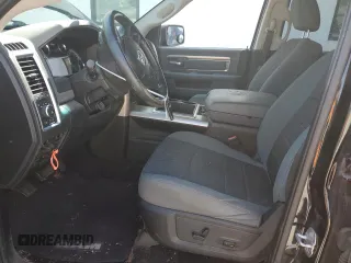 2015 Ram 1500 Big Horn z VIN 1C6RR7LT7FS528456, wystawiony jako Copart lot #61002655 z przebiegiem 111 419 mil mil oraz Szkoda całkowita • Salvage title. Historia ofert i sprzedaży dostępna na DreamBid. Obrazek 7.