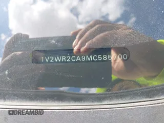 2021 Volkswagen Atlas SE z VIN 1V2WR2CA9MC585700, wystawiony jako IAAI lot #42234502 z przebiegiem 46 040 mil mil oraz . Historia ofert i sprzedaży dostępna na DreamBid. Obrazek 9.