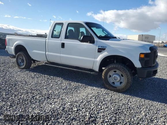 2008 Ford F-350 XL with VIN 1FTWX31R58ED57984, listed as a Copart auction lot 43121415 with 182,945 mi miles and Salvage Title. Bid and sale history available at DreamBid. Image 4.