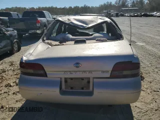 1996 Nissan Altima XE z VIN 1N4BU31D5TC104895, wystawiony jako Copart lot #77043684 z przebiegiem 133 113 mil mil oraz Szkoda całkowita • Salvage title. Historia ofert i sprzedaży dostępna na DreamBid. Obrazek 6.