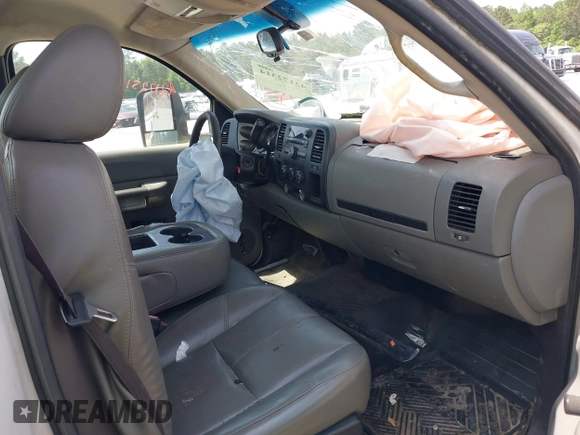 2009 GMC Sierra 2500HD z VIN 1GDHC44K49F172342, wystawiony jako IAAI lot #42172314 z przebiegiem 372 877 mil mil oraz . Historia ofert i sprzedaży dostępna na DreamBid. Obrazek 5.