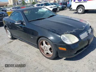 2001 Mercedes-Benz SLK 230/320 z VIN WDBKK65FX1F181995, wystawiony jako IAAI lot #42489277 z przebiegiem 208 123 mil mil oraz . Historia ofert i sprzedaży dostępna na DreamBid. Obrazek 1.