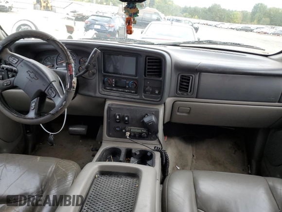 2005 Chevrolet Suburban LS with VIN 3GNFK16Z75G256551, listed as a Copart auction lot 76172014 with 229,260 mi miles and Salvage Title. Bid and sale history available at carsss.com. Image 8.