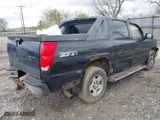 2005 Chevrolet Avalanche Z71 with VIN 3GNEK12Z55G213733, listed as a IAAI auction lot 42008159 with 194,760 mi miles. Bid and sale history available at carsss.com. Image 4.