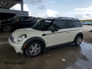 2014 MINI Clubman z VIN WMWZF3C57ET492012, wystawiony jako Copart lot #55594085 z przebiegiem 150 014 mil mil oraz Szkoda całkowita • Salvage title. Historia ofert i sprzedaży dostępna na DreamBid. Obrazek 1.