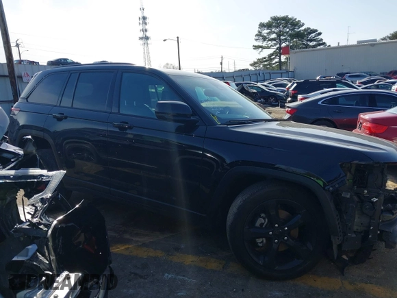2024 Jeep Grand Cherokee Laredo X with VIN 1C4RJGAG7RC142320, listed as a IAAI auction lot 41709639 with 30,336 mi miles and . Bid and sale history available at DreamBid. Image 13.