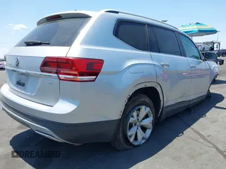 2018 Volkswagen Atlas SE with VIN 1V2CR2CA6JC570554, listed as a IAAI auction lot 42403260 with 109,427 mi miles and . Bid and sale history available at DreamBid. Image 4.