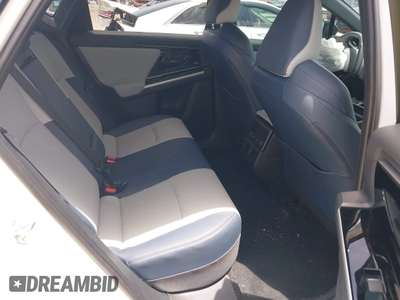 2024 Subaru Solterra Premium z VIN JTMABABA6RA053657, wystawiony jako IAAI lot #42451075 z przebiegiem 13 805 mil mil oraz . Historia ofert i sprzedaży dostępna na DreamBid. Obrazek 8.