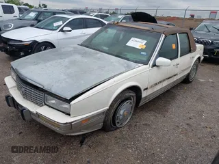 1990 Cadillac Seville z VIN 1G6KY533XLU803161, wystawiony jako IAAI lot #42164352 z przebiegiem Nie podano mil oraz . Historia ofert i sprzedaży dostępna na DreamBid. Obrazek 2.