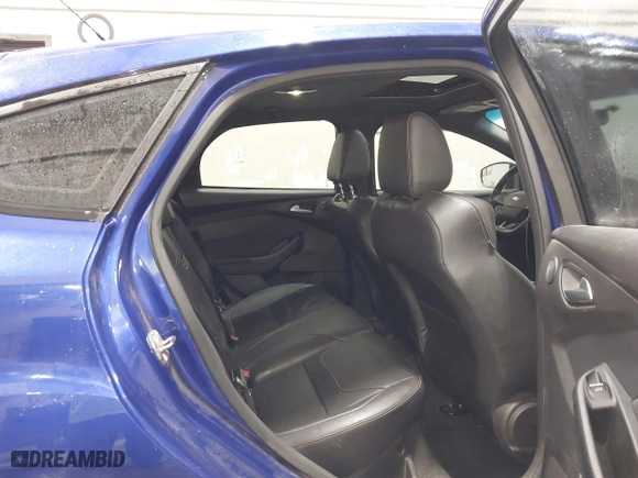2015 Ford Focus ST with VIN 1FADP3L98FL321600, listed as a IAAI auction lot 40489832 with 91,762 mi miles. Bid and sale history available at carsss.com. Image 8.