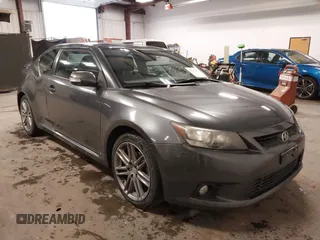 2011 Scion tC z VIN JTKJF5C75B3011546, wystawiony jako IAAI lot #42314036 z przebiegiem 266 448 mil mil oraz . Historia ofert i sprzedaży dostępna na DreamBid. Obrazek 1.