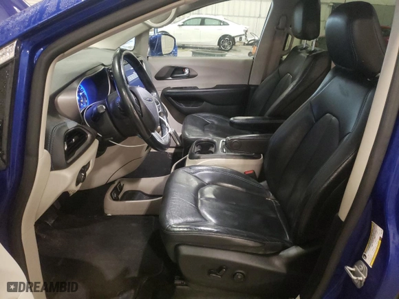 2021 Chrysler Pacifica Touring L with VIN 2C4RC1BG4MR527694, listed as a Copart auction lot 46927915 with 106,196 mi miles and Salvage Title. Bid and sale history available at carsss.com. Image 7.