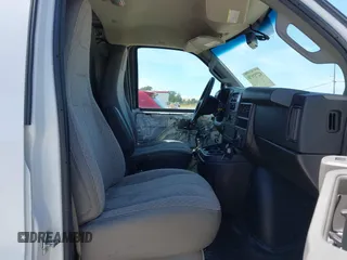 2017 Chevrolet Express Cargo с VIN 1GCWGAFF6H1350570, выставлен на аукционе IAAI как лот 42251678 с пробегом 165 837 миль миль и . История ставок и продаж доступна на DreamBid. Изображение 5.