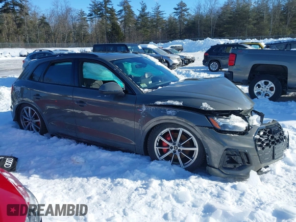 2024 Audi Q5 S line Premium Plus z VIN WA1E2AFY5R2138471, wystawiony jako IAAI lot #41570372 z przebiegiem Nie podano mil oraz . Historia ofert i sprzedaży dostępna na DreamBid. Obrazek 14.