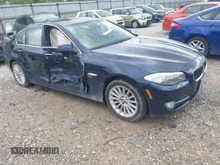 2012 BMW 5 Series 535i xDrive z VIN WBAFU7C53CDU58429, wystawiony jako IAAI lot #42177980 z przebiegiem 109 745 mil mil oraz . Historia ofert i sprzedaży dostępna na DreamBid. Obrazek 1.