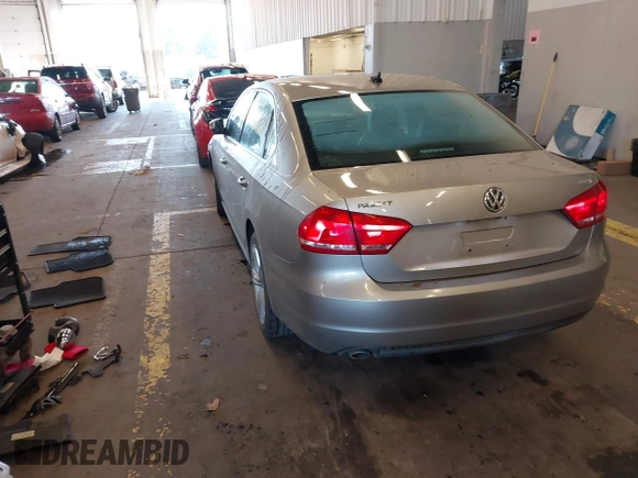 2014 Volkswagen Passat SE z VIN 1VWBN7A36EC064753, wystawiony jako IAAI lot #41221736 z przebiegiem 106 105 mil mil oraz . Historia ofert i sprzedaży dostępna na DreamBid. Obrazek 3.