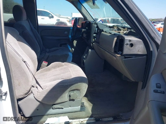 2000 Chevrolet Silverado 1500 LS with VIN 2GCEC19T4Y1405231, listed as a IAAI auction lot 41852448 with 242,436 mi miles. Bid and sale history available at carsss.com. Image 5.