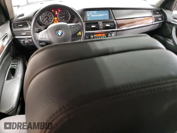 2013 BMW X5 xDrive35i z VIN 5UXZV4C5XD0B23352, wystawiony jako Copart lot #57481655 z przebiegiem 126 891 mil mil oraz Szkody całkowita. Historia ofert i sprzedaży dostępna na DreamBid. Obrazek 8.