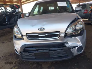 2012 Kia Soul with VIN KNDJT2A59C7400121, listed as a IAAI auction lot 42058012 with 83,059 mi miles. Bid and sale history available at carsss.com. Image 12.