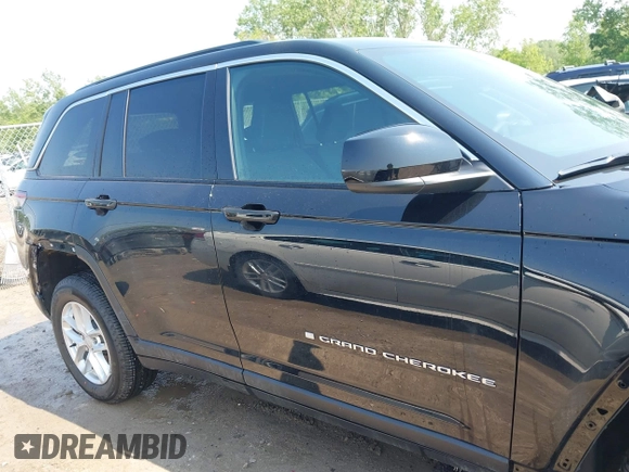 2025 Jeep Grand Cherokee Altitude X z VIN 1C4RJHAG9SC268299, wystawiony jako IAAI lot #42475401 z przebiegiem 2 649 mil mil oraz . Historia ofert i sprzedaży dostępna na DreamBid. Obrazek 14.