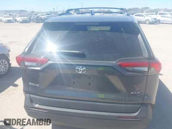 2021 Toyota RAV4 XLE with VIN 2T3W1RFV8MC118377, listed as a IAAI auction lot 41776108 with 80,217 mi miles. Bid and sale history available at carsss.com. Image 15.