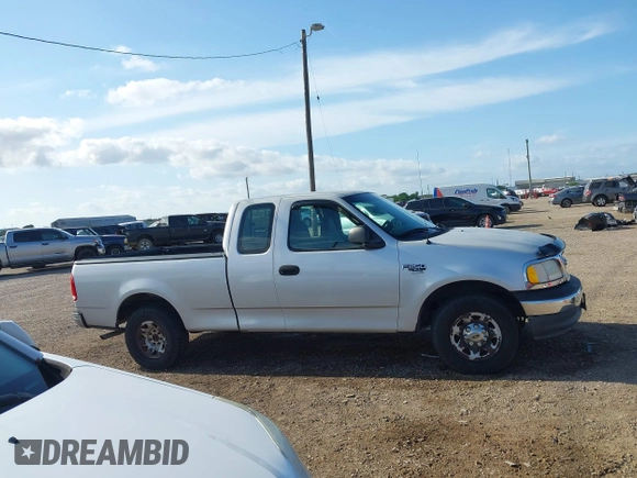 1999 Ford F-250 z VIN 2FTRX27L3XCA14587, wystawiony jako IAAI lot #42022998 z przebiegiem Nie podano mil oraz . Historia ofert i sprzedaży dostępna na DreamBid. Obrazek 13.