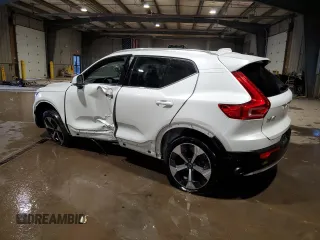 2024 Volvo XC40 Plus Bright Theme с VIN YV4L12UE8R2232520, выставлен на аукционе Copart как лот 42527955 с пробегом 12 975 миль миль и Списание • Salvage title. История ставок и продаж доступна на DreamBid. Изображение 2.