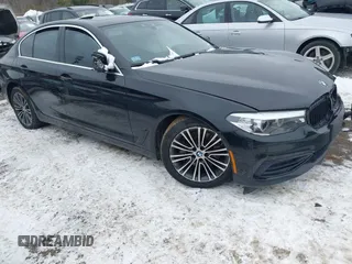 2019 BMW 5 Series 530i xDrive z VIN WBAJA7C50KWW27764, wystawiony jako IAAI lot #41550455 z przebiegiem Nie podano mil oraz . Historia ofert i sprzedaży dostępna na DreamBid. Obrazek 1.