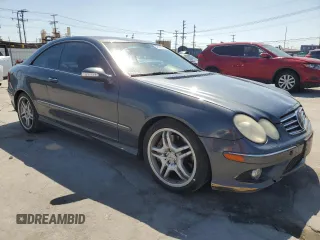 2008 Mercedes-Benz CLK 550 z VIN WDBTJ72H48F253982, wystawiony jako Copart lot #49820905 z przebiegiem 176 513 mil mil oraz Szkody całkowita. Historia ofert i sprzedaży dostępna na DreamBid. Obrazek 4.