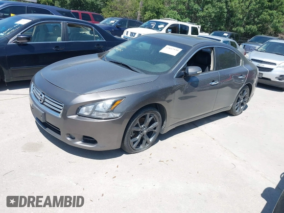 2014 Nissan Maxima SV z VIN 1N4AA5AP1EC440170, wystawiony jako IAAI lot #42837930 z przebiegiem 100 309 mil mil oraz . Historia ofert i sprzedaży dostępna na DreamBid. Obrazek 2.