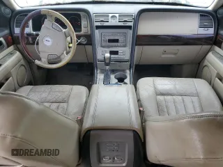 2003 Lincoln Navigator Luxury z VIN 5LMFU28R73LJ49885, wystawiony jako Copart lot #58378765 z przebiegiem 197 019 mil mil oraz Tytuł czysty. Historia ofert i sprzedaży dostępna na DreamBid. Obrazek 8.