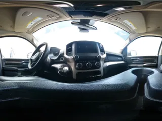 2019 Ram 1500 Laramie z VIN 1C6SRFJTXKN652650, wystawiony jako IAAI lot #42553987 z przebiegiem 78 609 mil mil oraz . Historia ofert i sprzedaży dostępna na DreamBid. Obrazek 18.