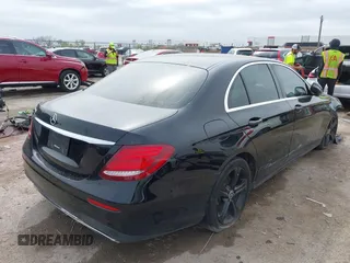 2019 Mercedes-Benz E 300 с VIN WDDZF4JB9KA547672, выставлен на аукционе IAAI как лот 41936530 с пробегом 67 332 миль миль и . История ставок и продаж доступна на DreamBid. Изображение 4.