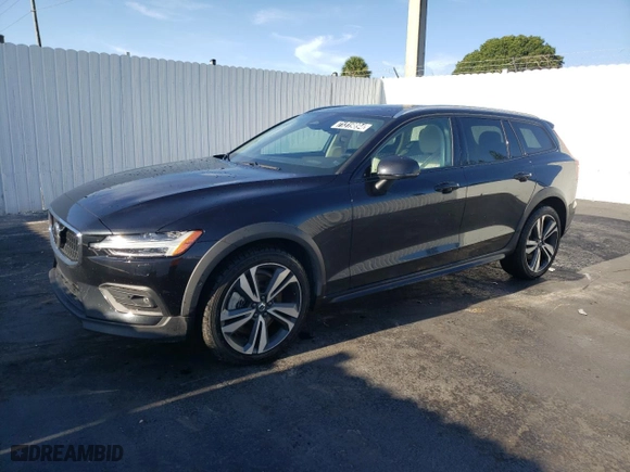 2024 Volvo V60 Cross Country Plus with VIN YV4L12WY1R2134971, listed as a Copart auction lot 71319894 with 21,077 mi miles and Clean Title. Bid and sale history available at carsss.com. Image 1.