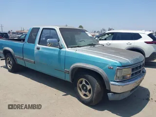 1995 Dodge Dakota z VIN 1B7GL23Y9SW925105, wystawiony jako IAAI lot #42460138 z przebiegiem 125 389 mil mil oraz . Historia ofert i sprzedaży dostępna na DreamBid. Obrazek 1.