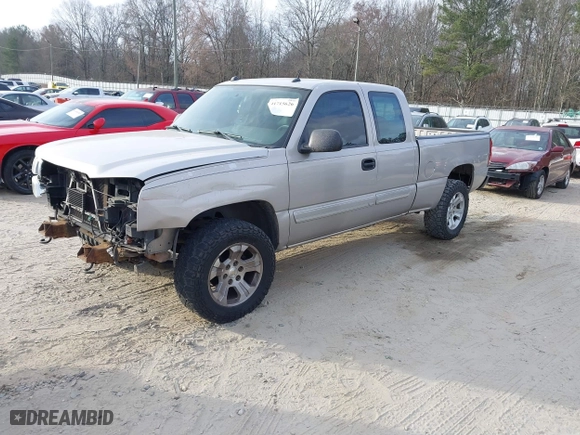 2005 Chevrolet Silverado 1500 LT with VIN 2GCEC19T751261914, listed as a IAAI auction lot 41715626 with 210,003 mi miles. Bid and sale history available at carsss.com. Image 2.