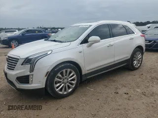 2017 Cadillac XT5 Platinum AWD z VIN 1GYKNFRS0HZ292722, wystawiony jako Copart lot #50487525 z przebiegiem 101 930 mil mil oraz Czysty tytuł • Clean title. Historia ofert i sprzedaży dostępna na DreamBid. Obrazek 1.
