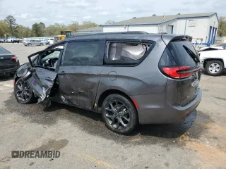 2022 Chrysler Pacifica Touring L with VIN 2C4RC1BG8NR152314, listed as a Copart auction lot 50923955 with 32,893 mi miles and Salvage Title. Bid and sale history available at DreamBid. Image 2.