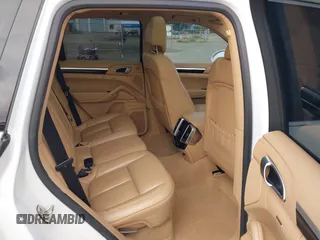 2016 Porsche Cayenne S E-Hybrid z VIN WP1AE2A22GLA17486, wystawiony jako IAAI lot #42229641 z przebiegiem 91 642 mil mil oraz . Historia ofert i sprzedaży dostępna na DreamBid. Obrazek 8.