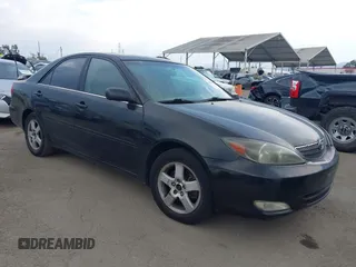 2003 Toyota Camry LE z VIN 4T1BF32K13U048798, wystawiony jako IAAI lot #42430773 z przebiegiem 197 761 mil mil oraz . Historia ofert i sprzedaży dostępna na DreamBid. Obrazek 1.